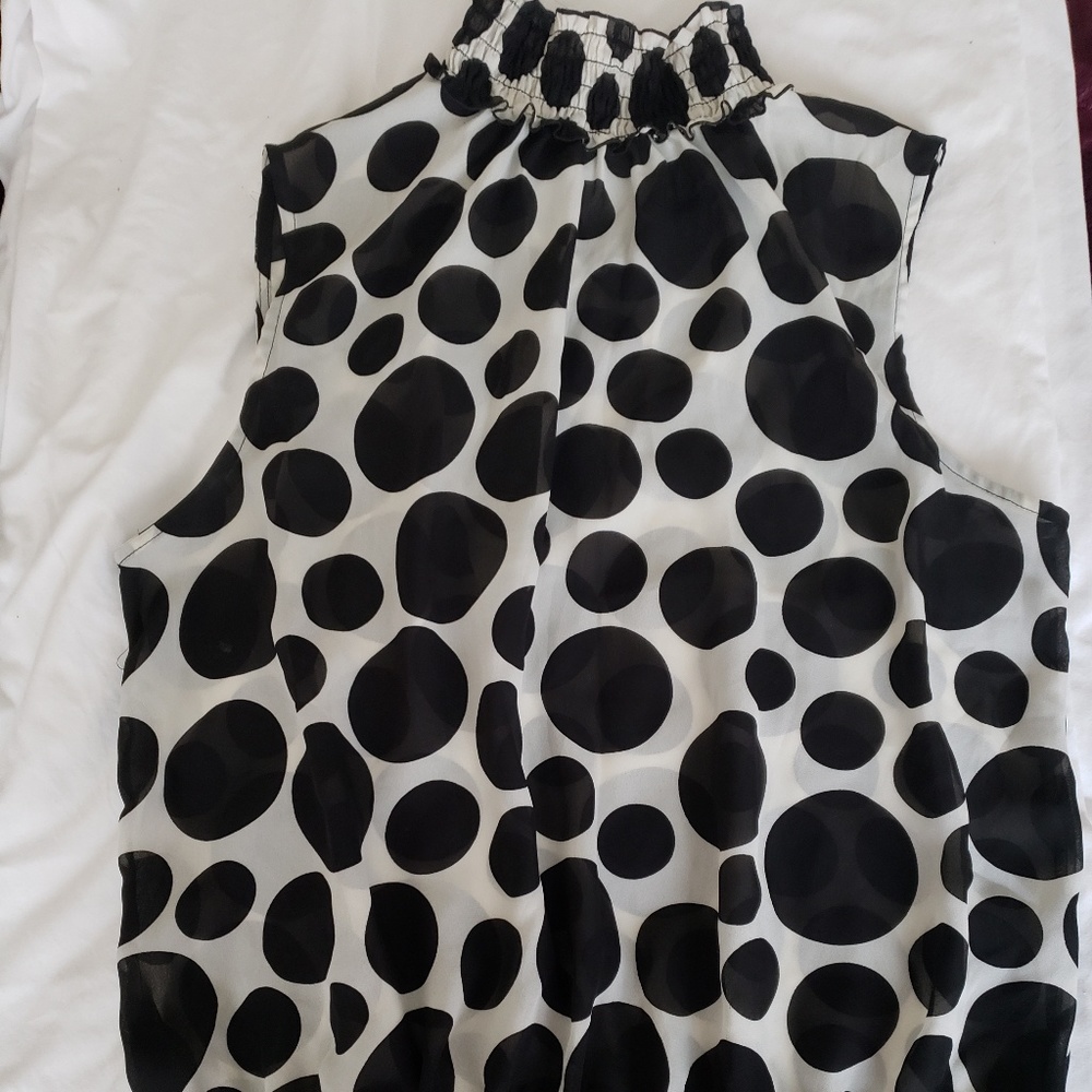 Woman's Blouse - Sleeveless